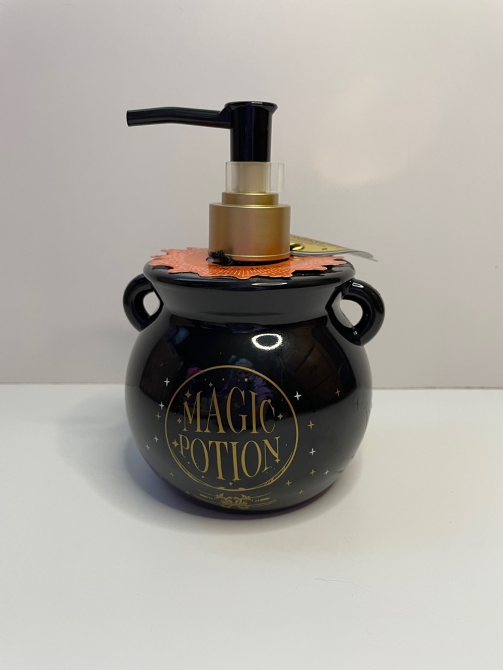NWT Magic Potion Black Cauldron Soap Dispenser.  Cinnamon Spice. 16.9 fl. oz.